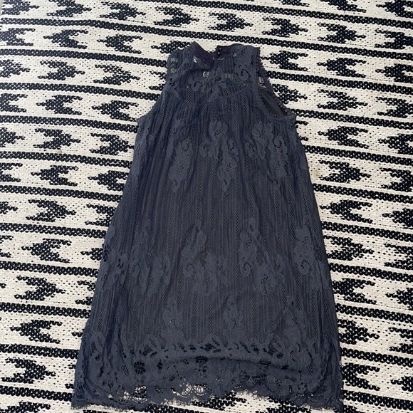 Lace dress - Picture 2 of 3